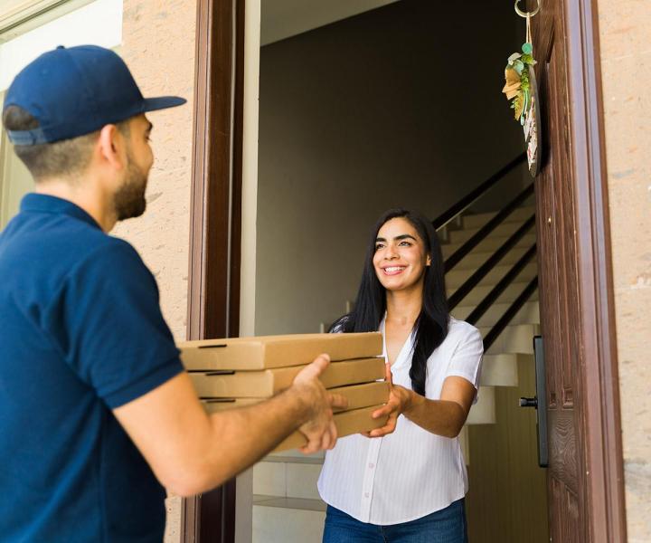 Faites-vous livrer des pizzas à domicile par notre équipe réactive.