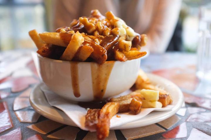Casse-croûte proposant des poutines Lévis